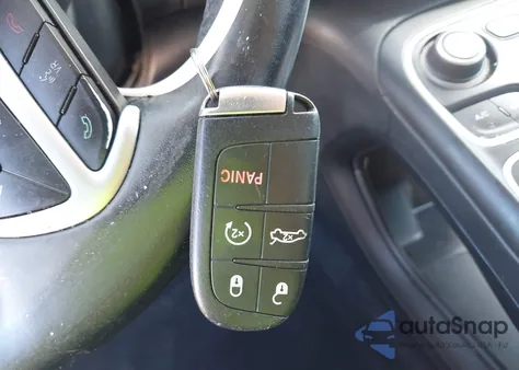 2015 Chrysler 200 Limited z USA, uszkodzony, nr VIN 1C3CCCAB9FN532823